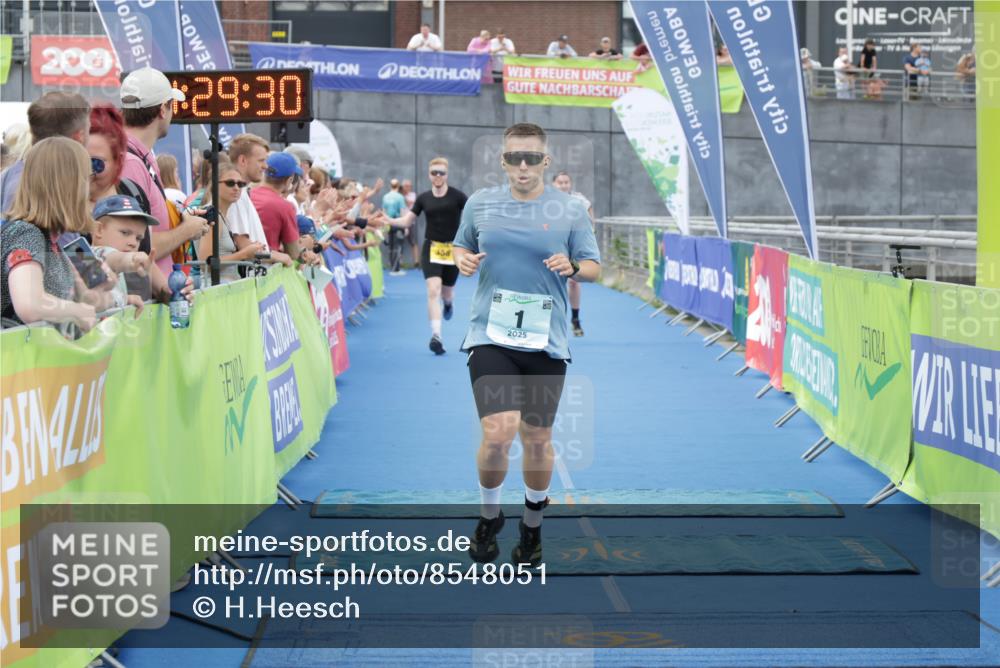 10.08.2025 - GEWOBA Citytriathlon Bremen H.Heesch http://msf.ph/oto/8548051 10.08.2025 11:33:12 Ziel 1, 123, 358, 421 meine-sportfotos.de