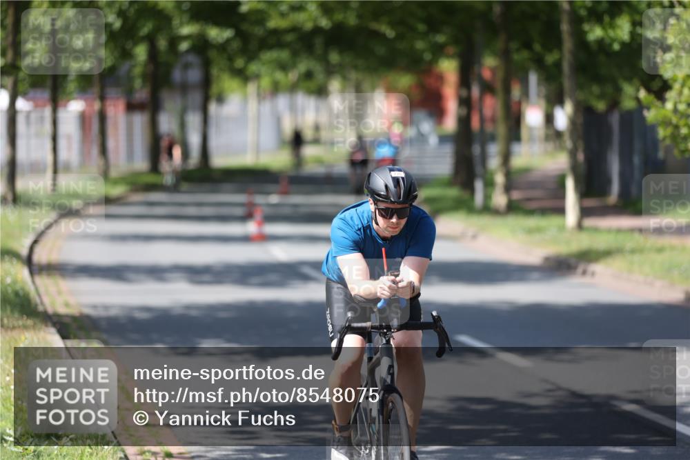 10.08.2025 - GEWOBA Citytriathlon Bremen Yannick Fuchs http://msf.ph/oto/8548075 10.08.2025 13:10:17 Radfahren 642, 752, 763, 776, 919, 922, 947, 956, 1037 meine-sportfotos.de