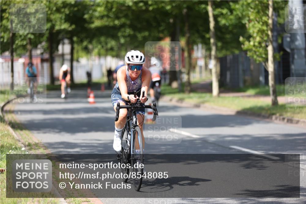 10.08.2025 - GEWOBA Citytriathlon Bremen Yannick Fuchs http://msf.ph/oto/8548085 10.08.2025 12:12:51 Radfahren 640, 675, 692, 745, 767, 771, 851, 884, 885, 960 meine-sportfotos.de