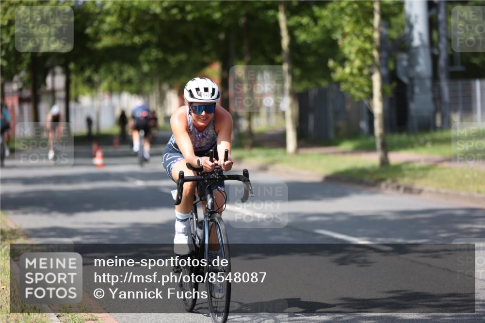 10.08.2025 - GEWOBA Citytriathlon Bremen Yannick Fuchs http://msf.ph/oto/8548087 10.08.2025 12:12:51 Radfahren 640, 675, 692, 745, 767, 771, 851, 884, 885, 960 meine-sportfotos.de