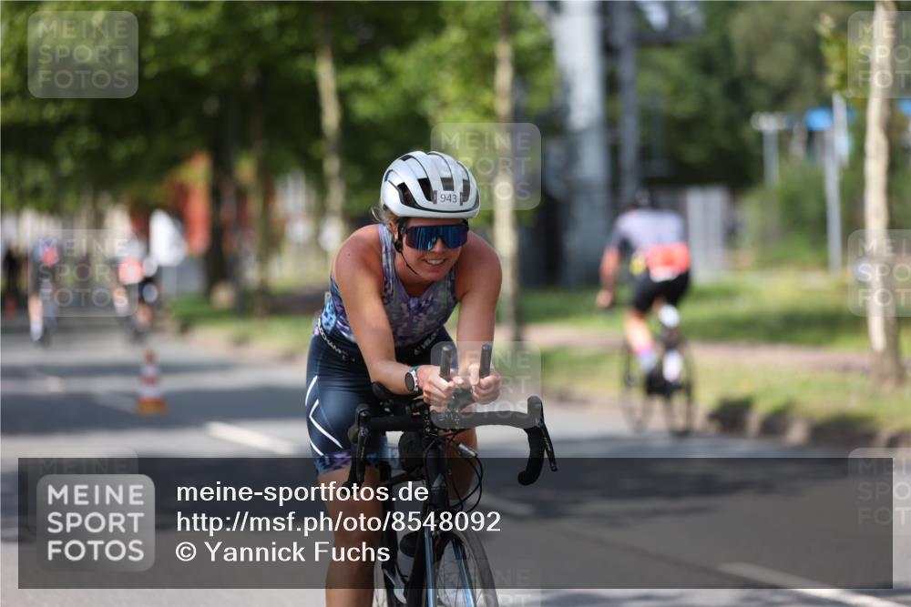 10.08.2025 - GEWOBA Citytriathlon Bremen Yannick Fuchs http://msf.ph/oto/8548092 10.08.2025 12:12:51 Radfahren 640, 675, 692, 745, 767, 771, 851, 884, 885, 960 meine-sportfotos.de