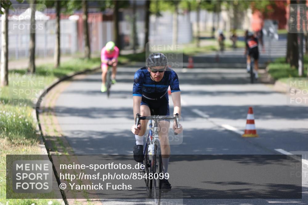 10.08.2025 - GEWOBA Citytriathlon Bremen Yannick Fuchs http://msf.ph/oto/8548099 10.08.2025 13:10:27 Radfahren 722, 752, 763, 776, 833, 834, 872, 891, 922, 947, 956 meine-sportfotos.de
