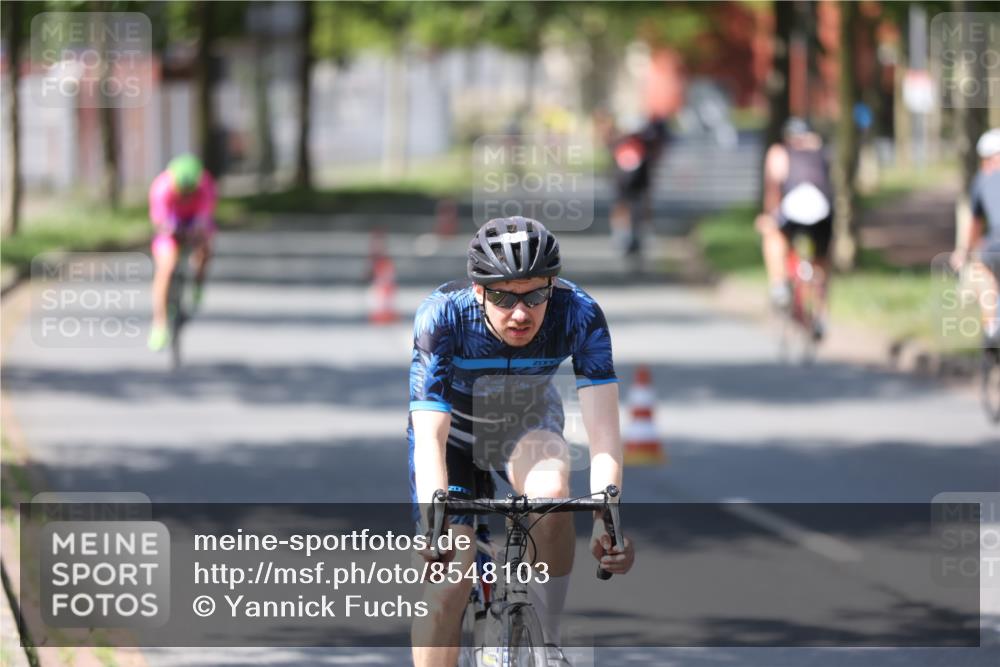 10.08.2025 - GEWOBA Citytriathlon Bremen Yannick Fuchs http://msf.ph/oto/8548103 10.08.2025 13:10:27 Radfahren 722, 752, 763, 776, 833, 834, 872, 891, 922, 947, 956 meine-sportfotos.de