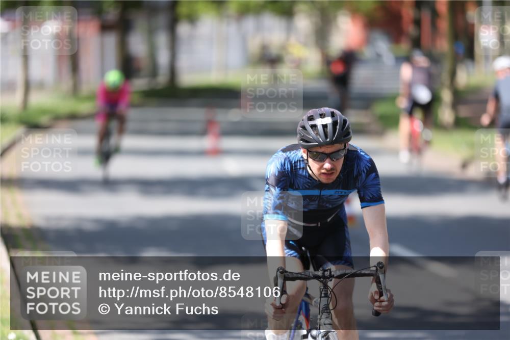 10.08.2025 - GEWOBA Citytriathlon Bremen Yannick Fuchs http://msf.ph/oto/8548106 10.08.2025 13:10:27 Radfahren 722, 752, 763, 776, 833, 834, 872, 891, 922, 947, 956 meine-sportfotos.de