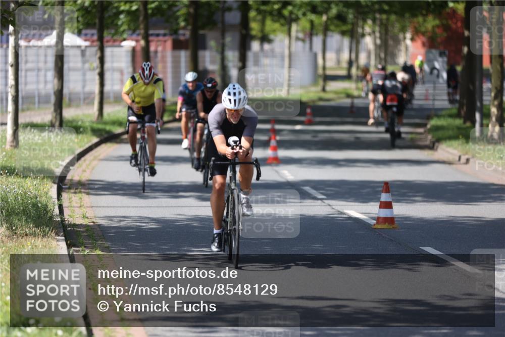 10.08.2025 - GEWOBA Citytriathlon Bremen Yannick Fuchs http://msf.ph/oto/8548129 10.08.2025 13:10:36 Radfahren 722, 752, 833, 834, 872, 891, 935, 956, 1031 meine-sportfotos.de