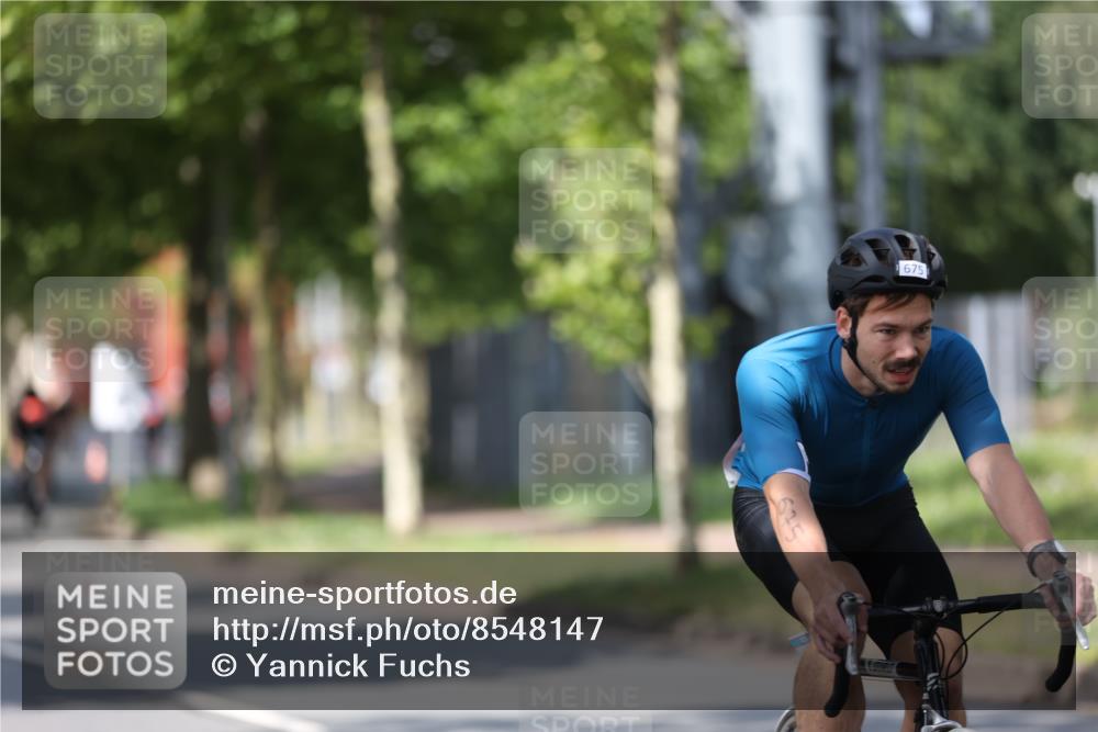 10.08.2025 - GEWOBA Citytriathlon Bremen Yannick Fuchs http://msf.ph/oto/8548147 10.08.2025 12:13:00 Radfahren 640, 675, 745, 767, 771, 884, 960 meine-sportfotos.de