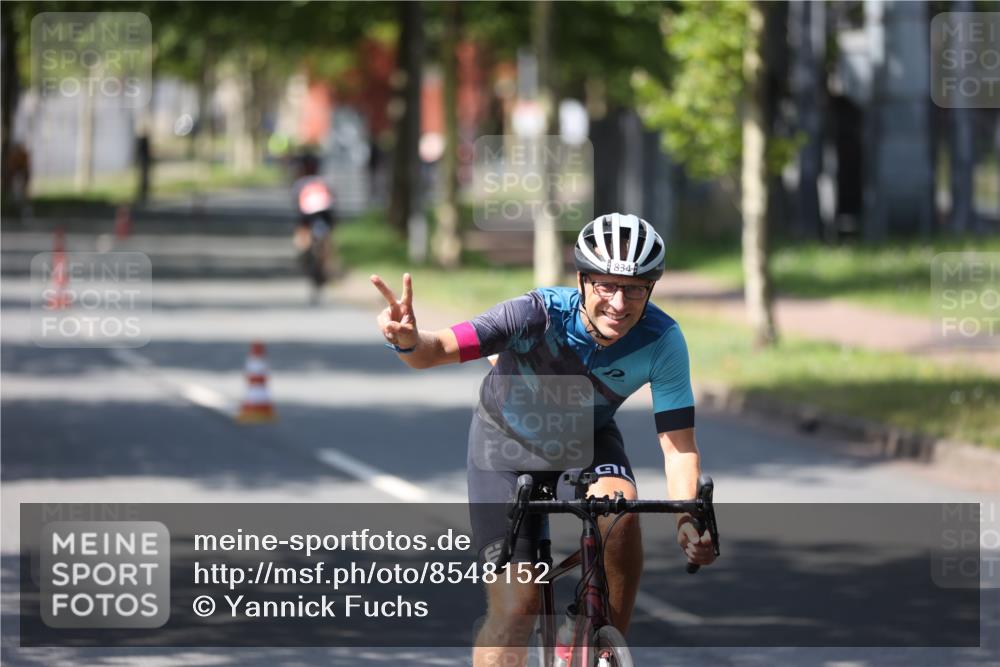 10.08.2025 - GEWOBA Citytriathlon Bremen Yannick Fuchs http://msf.ph/oto/8548152 10.08.2025 13:10:39 Radfahren 722, 752, 833, 834, 858, 872, 891, 935, 956, 1031 meine-sportfotos.de
