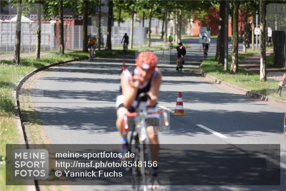 10.08.2025 - GEWOBA Citytriathlon Bremen Yannick Fuchs http://msf.ph/oto/8548156 10.08.2025 13:10:40 Radfahren 722, 833, 834, 858, 872, 891, 935, 956, 1031 meine-sportfotos.de