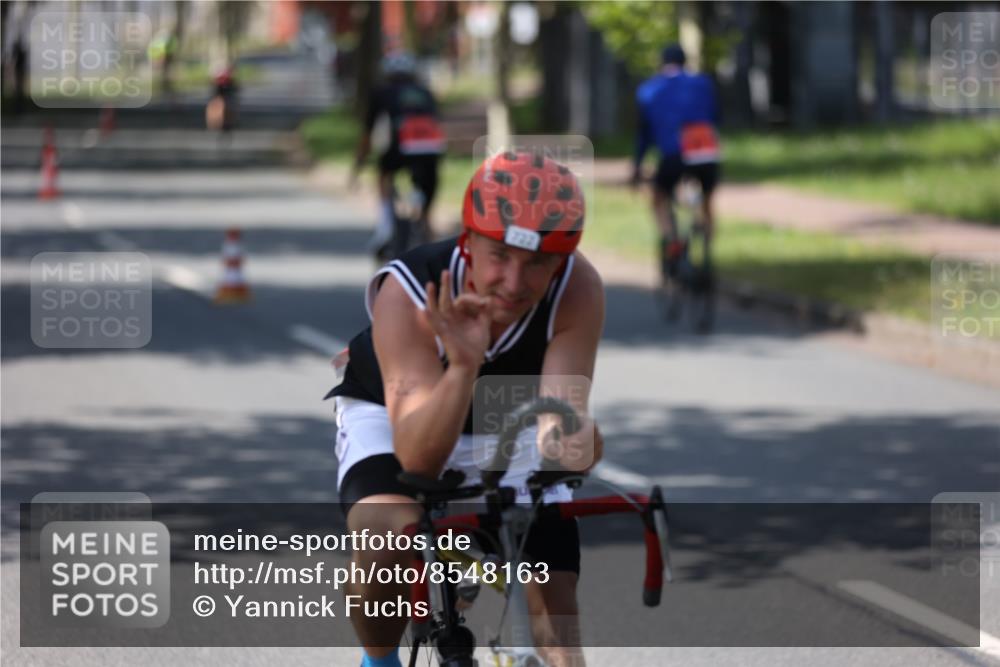 10.08.2025 - GEWOBA Citytriathlon Bremen Yannick Fuchs http://msf.ph/oto/8548163 10.08.2025 13:10:41 Radfahren 722, 833, 834, 858, 872, 891, 935, 956, 1031 meine-sportfotos.de