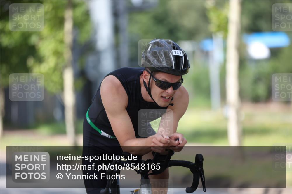 10.08.2025 - GEWOBA Citytriathlon Bremen Yannick Fuchs http://msf.ph/oto/8548165 10.08.2025 12:13:03 Radfahren 675, 745, 760, 767, 771, 884, 960, 1013 meine-sportfotos.de