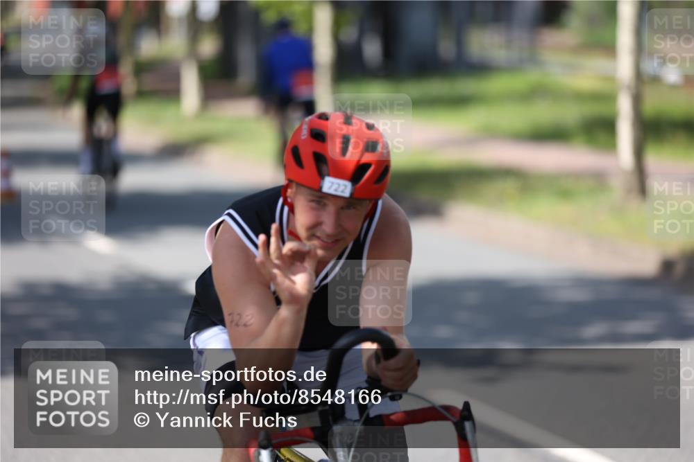 10.08.2025 - GEWOBA Citytriathlon Bremen Yannick Fuchs http://msf.ph/oto/8548166 10.08.2025 13:10:41 Radfahren 722, 833, 834, 858, 872, 891, 935, 956, 1031 meine-sportfotos.de