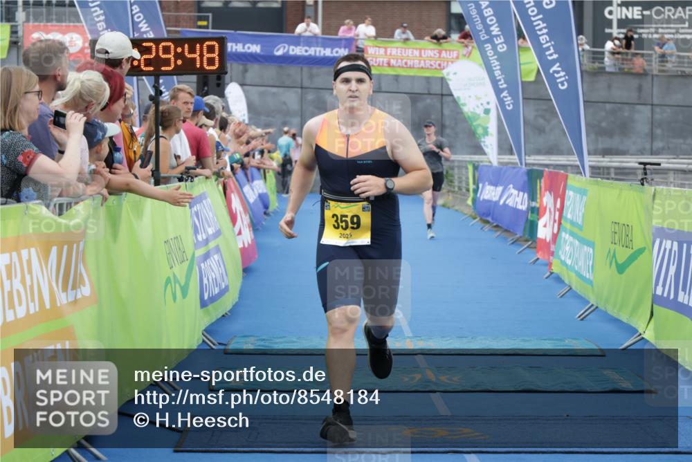 10.08.2025 - GEWOBA Citytriathlon Bremen H.Heesch http://msf.ph/oto/8548184 10.08.2025 11:33:29 Ziel 359 meine-sportfotos.de