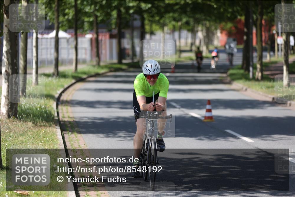 10.08.2025 - GEWOBA Citytriathlon Bremen Yannick Fuchs http://msf.ph/oto/8548192 10.08.2025 13:10:51 Radfahren 722, 834, 858, 872, 891, 935, 1031 meine-sportfotos.de