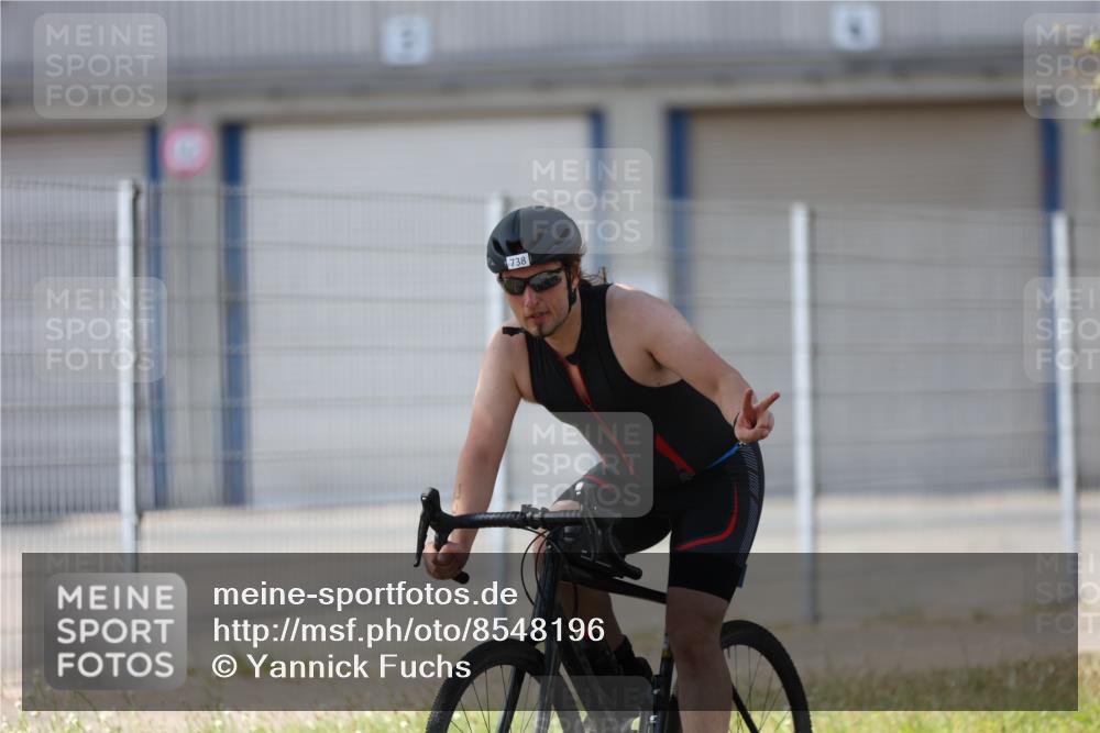 10.08.2025 - GEWOBA Citytriathlon Bremen Yannick Fuchs http://msf.ph/oto/8548196 10.08.2025 13:11:06 Radfahren 593, 738, 759 meine-sportfotos.de