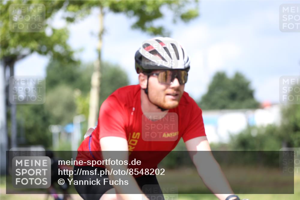 10.08.2025 - GEWOBA Citytriathlon Bremen Yannick Fuchs http://msf.ph/oto/8548202 10.08.2025 12:13:18 Radfahren 760, 774, 1013, 1026 meine-sportfotos.de