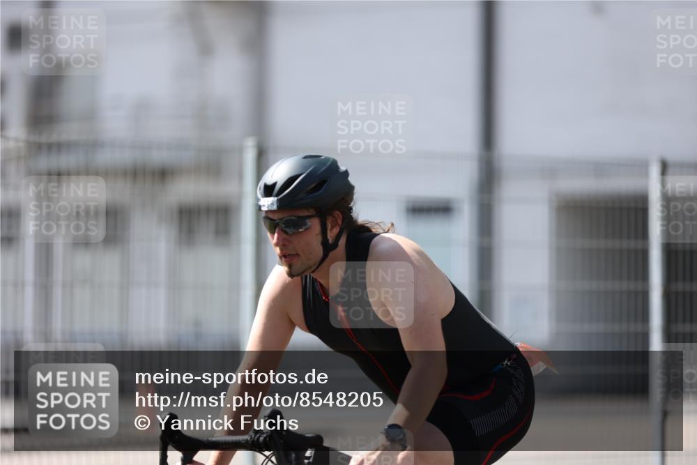 10.08.2025 - GEWOBA Citytriathlon Bremen Yannick Fuchs http://msf.ph/oto/8548205 10.08.2025 13:11:07 Radfahren 593, 738, 759 meine-sportfotos.de
