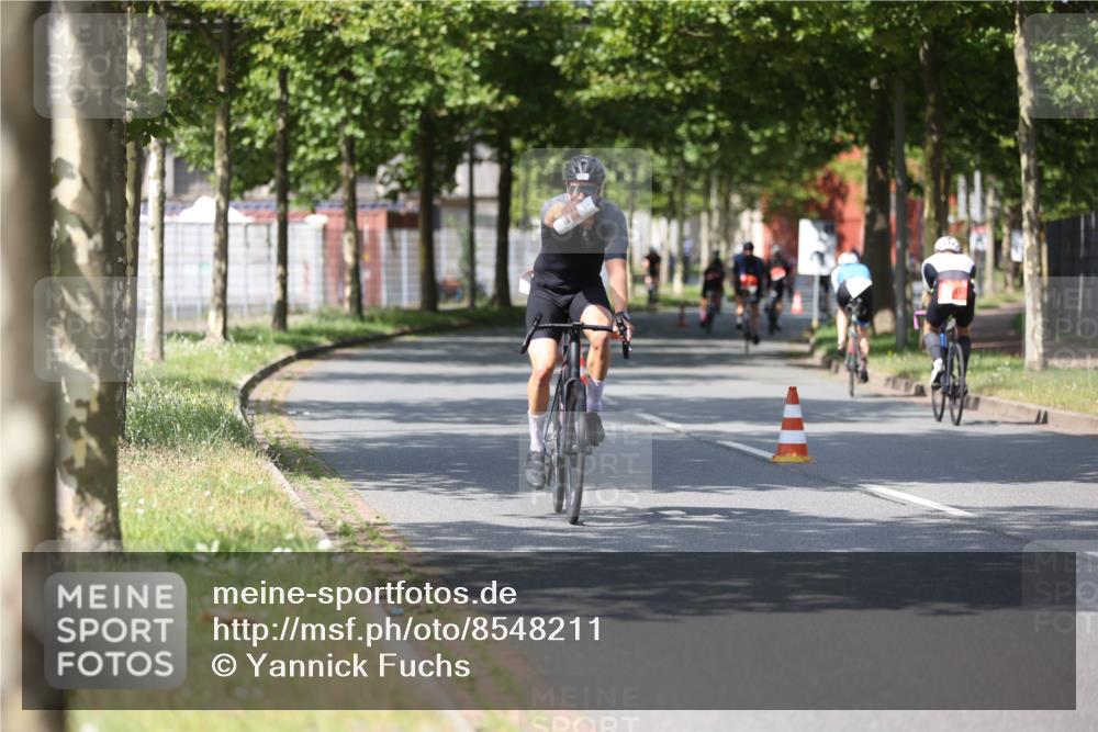 10.08.2025 - GEWOBA Citytriathlon Bremen Yannick Fuchs http://msf.ph/oto/8548211 10.08.2025 12:13:25 Radfahren 552, 612, 649, 760, 770, 774, 916, 1013, 1026 meine-sportfotos.de