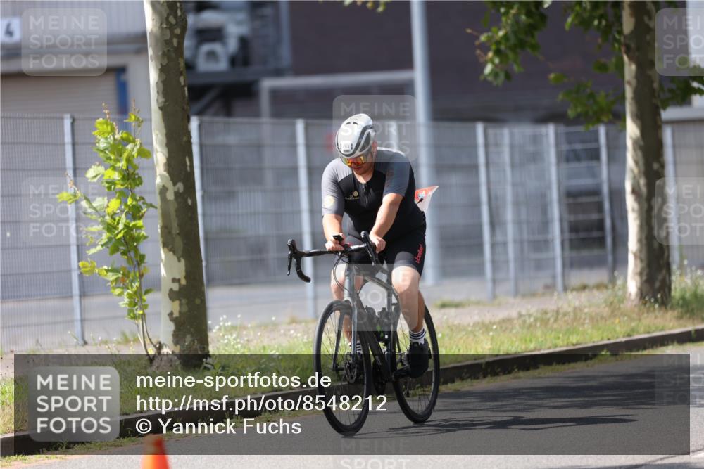 10.08.2025 - GEWOBA Citytriathlon Bremen Yannick Fuchs http://msf.ph/oto/8548212 10.08.2025 13:11:28 Radfahren 604, 664, 667, 686, 688, 708, 894, 915 meine-sportfotos.de