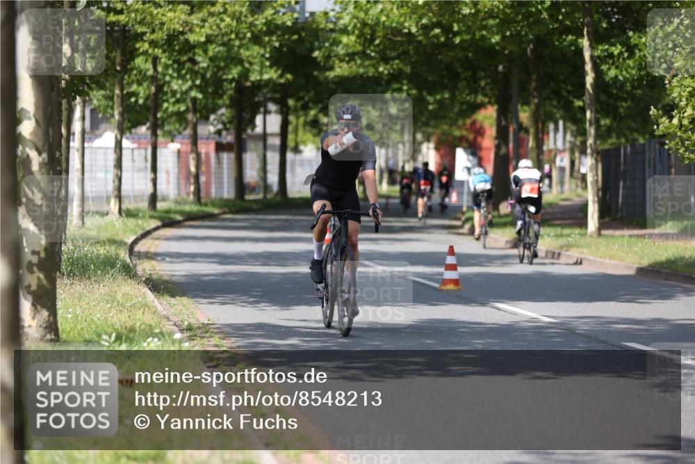 10.08.2025 - GEWOBA Citytriathlon Bremen Yannick Fuchs http://msf.ph/oto/8548213 10.08.2025 12:13:25 Radfahren 552, 612, 649, 760, 770, 774, 916, 1013, 1026 meine-sportfotos.de