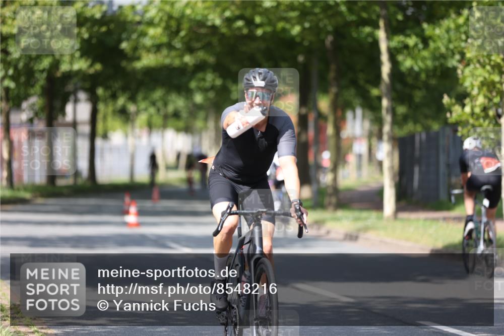 10.08.2025 - GEWOBA Citytriathlon Bremen Yannick Fuchs http://msf.ph/oto/8548216 10.08.2025 12:13:26 Radfahren 552, 612, 649, 760, 770, 774, 916, 1013, 1026 meine-sportfotos.de