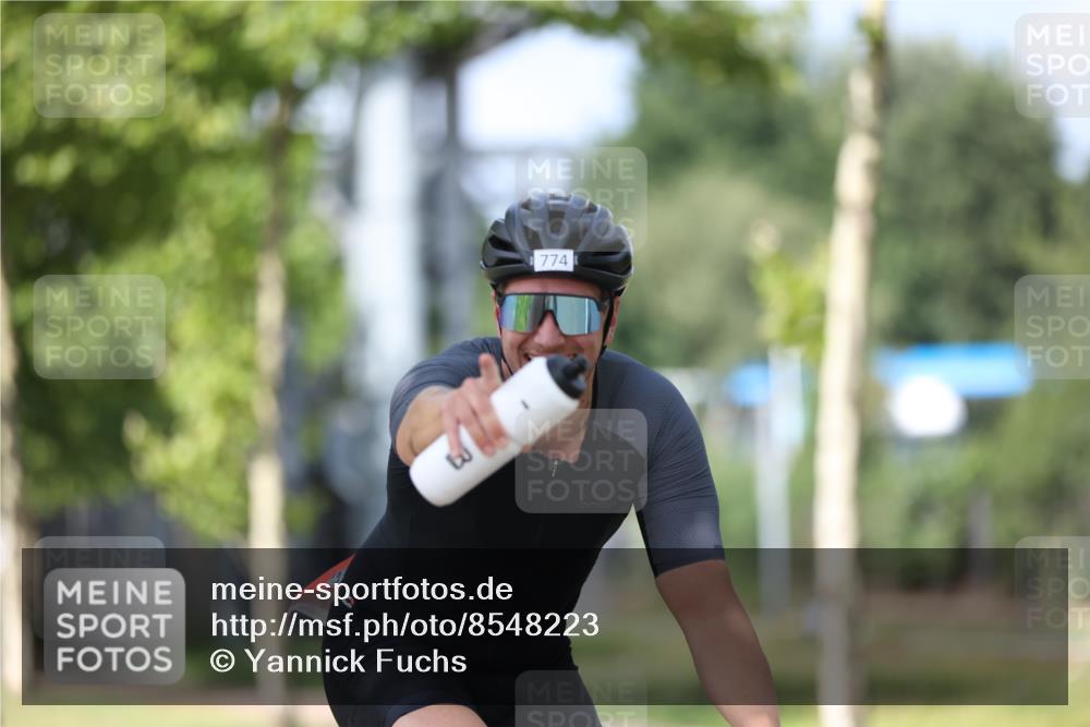 10.08.2025 - GEWOBA Citytriathlon Bremen Yannick Fuchs http://msf.ph/oto/8548223 10.08.2025 12:13:26 Radfahren 552, 612, 649, 760, 770, 774, 916, 1013, 1026 meine-sportfotos.de