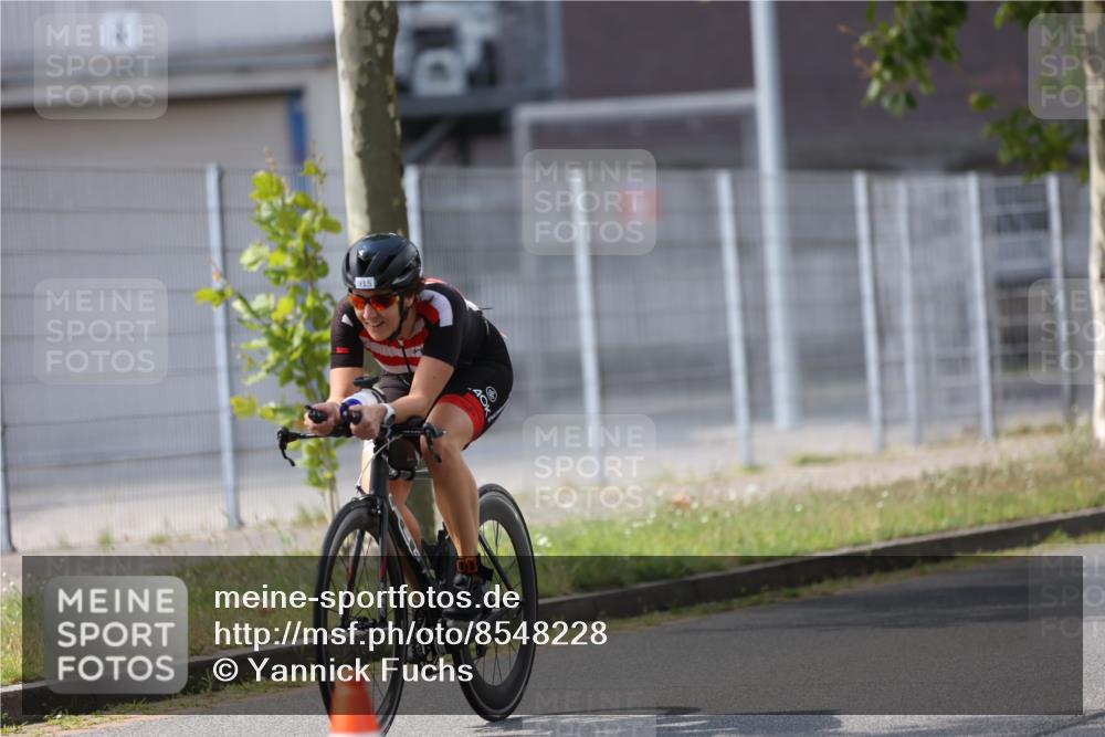 10.08.2025 - GEWOBA Citytriathlon Bremen Yannick Fuchs http://msf.ph/oto/8548228 10.08.2025 13:11:31 Radfahren 604, 664, 667, 686, 688, 708, 894, 915, 937 meine-sportfotos.de