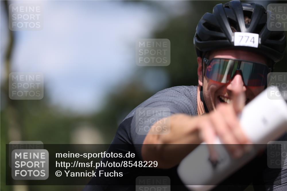 10.08.2025 - GEWOBA Citytriathlon Bremen Yannick Fuchs http://msf.ph/oto/8548229 10.08.2025 12:13:27 Radfahren 552, 612, 649, 760, 770, 774, 916, 1013, 1026 meine-sportfotos.de