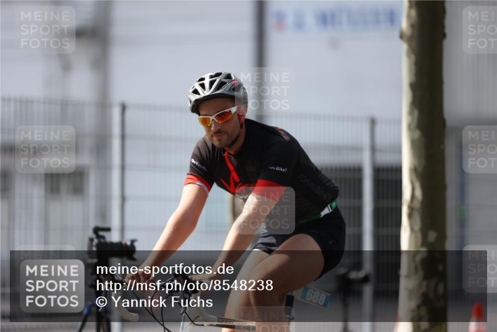 10.08.2025 - GEWOBA Citytriathlon Bremen Yannick Fuchs http://msf.ph/oto/8548238 10.08.2025 13:11:34 Radfahren 604, 664, 667, 686, 688, 708, 894, 915, 933, 937 meine-sportfotos.de