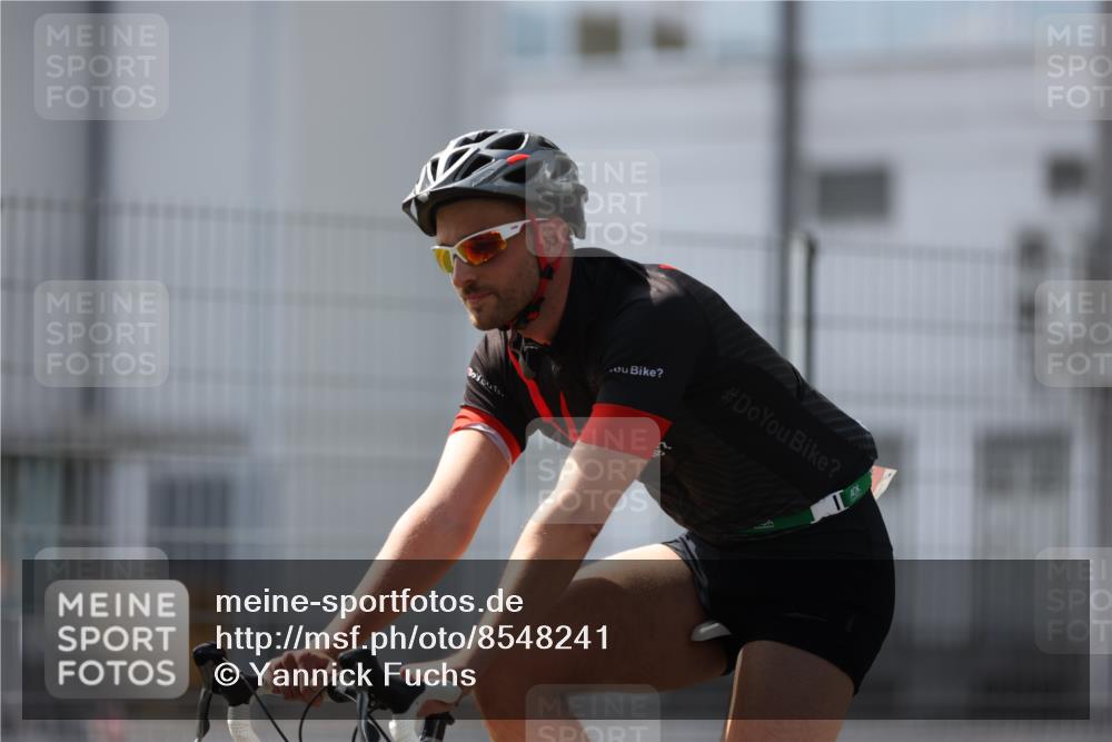 10.08.2025 - GEWOBA Citytriathlon Bremen Yannick Fuchs http://msf.ph/oto/8548241 10.08.2025 13:11:35 Radfahren 604, 664, 667, 686, 688, 708, 894, 915, 933, 937, 966 meine-sportfotos.de