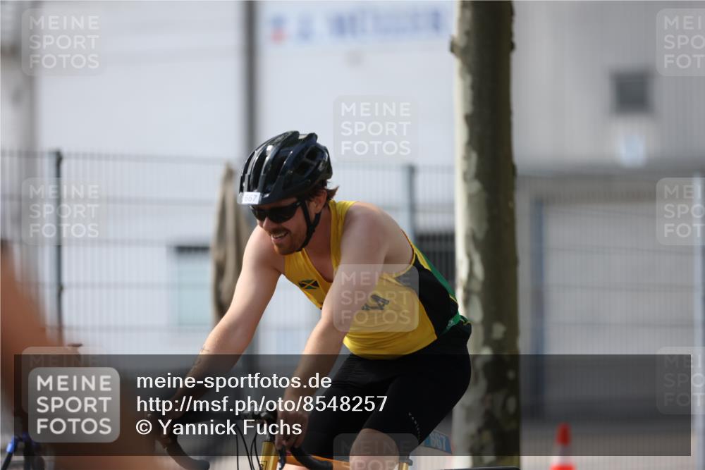 10.08.2025 - GEWOBA Citytriathlon Bremen Yannick Fuchs http://msf.ph/oto/8548257 10.08.2025 13:11:41 Radfahren 604, 635, 667, 750, 894, 915, 933, 937, 966, 1017, 1032 meine-sportfotos.de