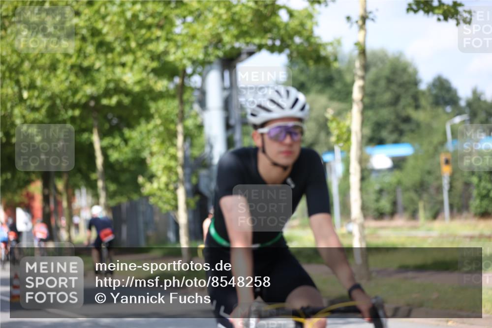 10.08.2025 - GEWOBA Citytriathlon Bremen Yannick Fuchs http://msf.ph/oto/8548258 10.08.2025 12:13:36 Radfahren 552, 612, 621, 649, 664, 770, 774, 776, 823, 916, 1017 meine-sportfotos.de