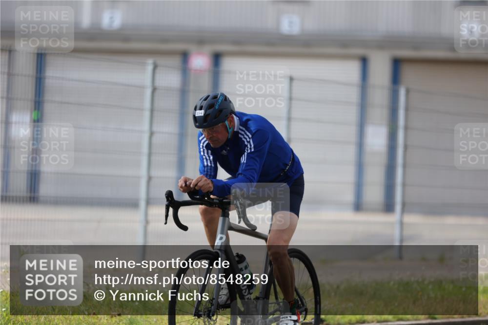 10.08.2025 - GEWOBA Citytriathlon Bremen Yannick Fuchs http://msf.ph/oto/8548259 10.08.2025 13:11:43 Radfahren 604, 635, 667, 750, 894, 933, 937, 966, 1017, 1032 meine-sportfotos.de