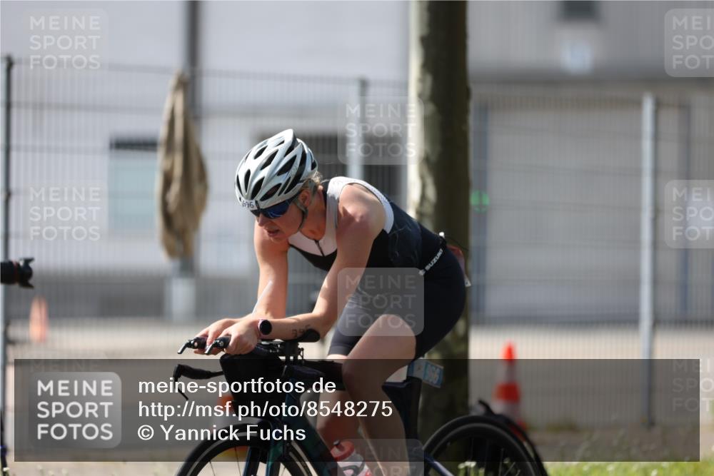 10.08.2025 - GEWOBA Citytriathlon Bremen Yannick Fuchs http://msf.ph/oto/8548275 10.08.2025 13:11:48 Radfahren 635, 667, 750, 894, 933, 937, 966, 1017, 1032 meine-sportfotos.de