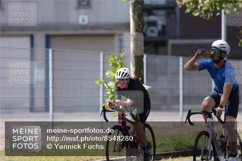 10.08.2025 - GEWOBA Citytriathlon Bremen Yannick Fuchs http://msf.ph/oto/8548280 10.08.2025 13:11:51 Radfahren 635, 667, 750, 894, 933, 937, 966, 1017, 1032 meine-sportfotos.de