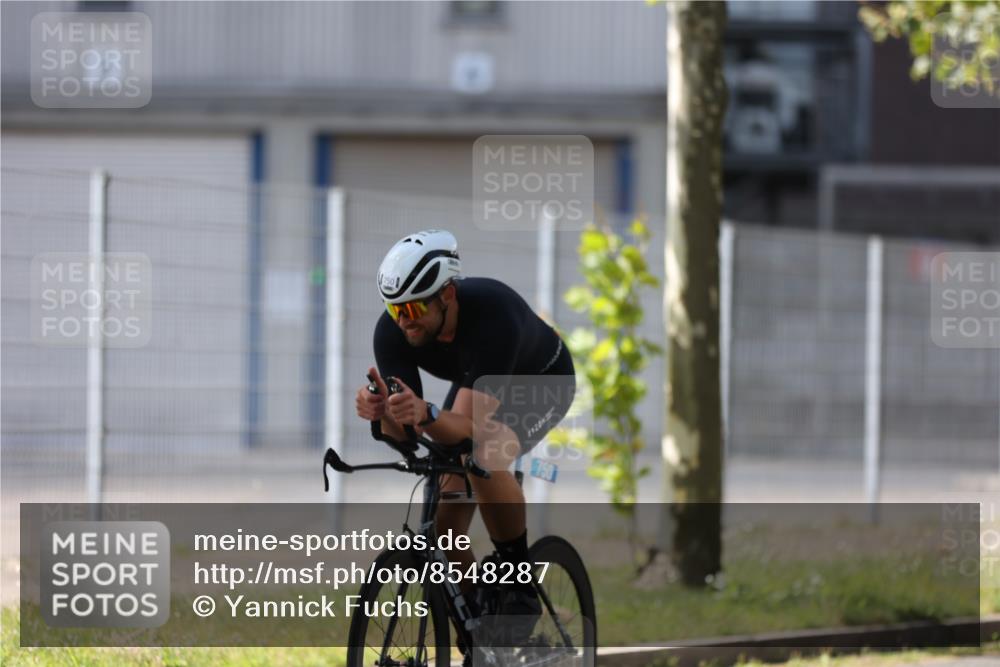 10.08.2025 - GEWOBA Citytriathlon Bremen Yannick Fuchs http://msf.ph/oto/8548287 10.08.2025 13:11:53 Radfahren 635, 750, 933, 937, 966, 1017, 1032 meine-sportfotos.de