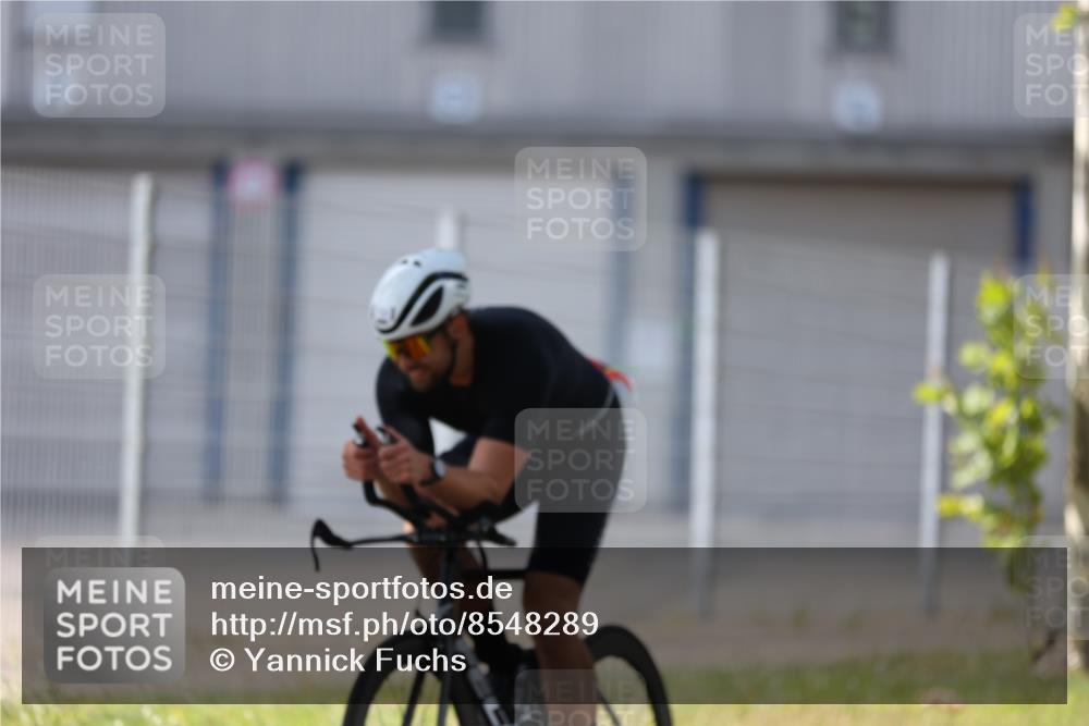 10.08.2025 - GEWOBA Citytriathlon Bremen Yannick Fuchs http://msf.ph/oto/8548289 10.08.2025 13:11:53 Radfahren 635, 750, 933, 937, 966, 1017, 1032 meine-sportfotos.de