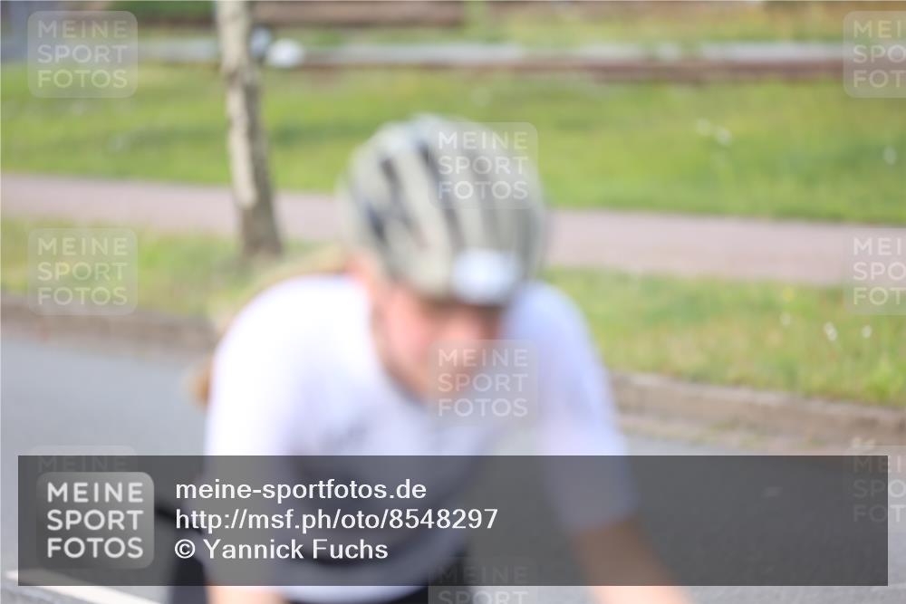 10.08.2025 - GEWOBA Citytriathlon Bremen Yannick Fuchs http://msf.ph/oto/8548297 10.08.2025 13:12:38 Radfahren 575, 582, 789, 895, 902, 924, 1028, 1035 meine-sportfotos.de