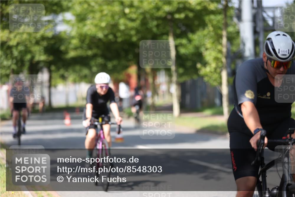 10.08.2025 - GEWOBA Citytriathlon Bremen Yannick Fuchs http://msf.ph/oto/8548303 10.08.2025 12:13:43 Radfahren 552, 568, 612, 621, 649, 664, 733, 770, 776, 823, 863, 916, 1017 meine-sportfotos.de