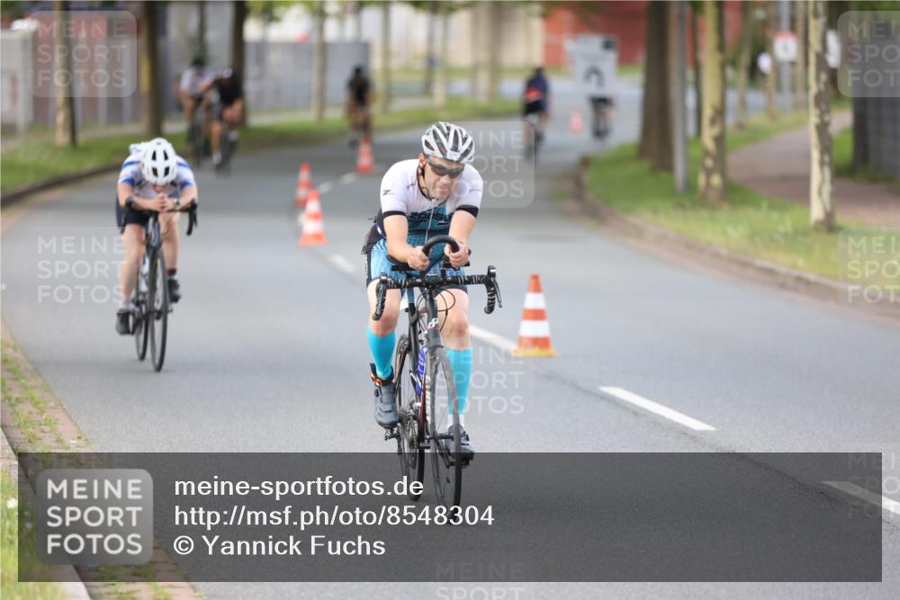 10.08.2025 - GEWOBA Citytriathlon Bremen Yannick Fuchs http://msf.ph/oto/8548304 10.08.2025 13:12:43 Radfahren 575, 582, 789, 895, 902, 924, 1028, 1035 meine-sportfotos.de