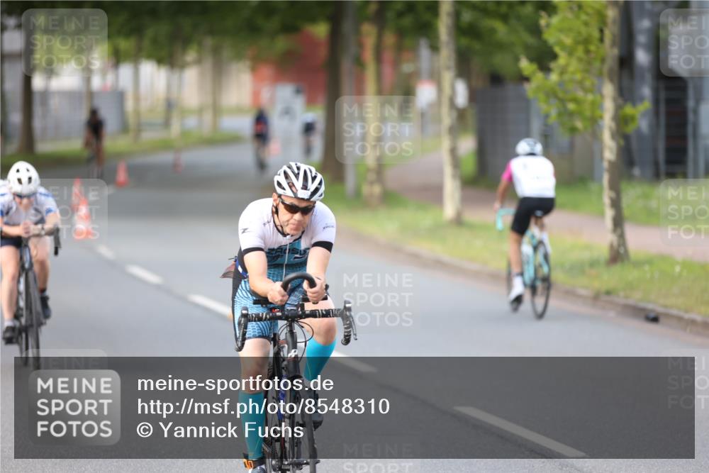 10.08.2025 - GEWOBA Citytriathlon Bremen Yannick Fuchs http://msf.ph/oto/8548310 10.08.2025 13:12:43 Radfahren 575, 582, 789, 895, 902, 924, 1028, 1035 meine-sportfotos.de
