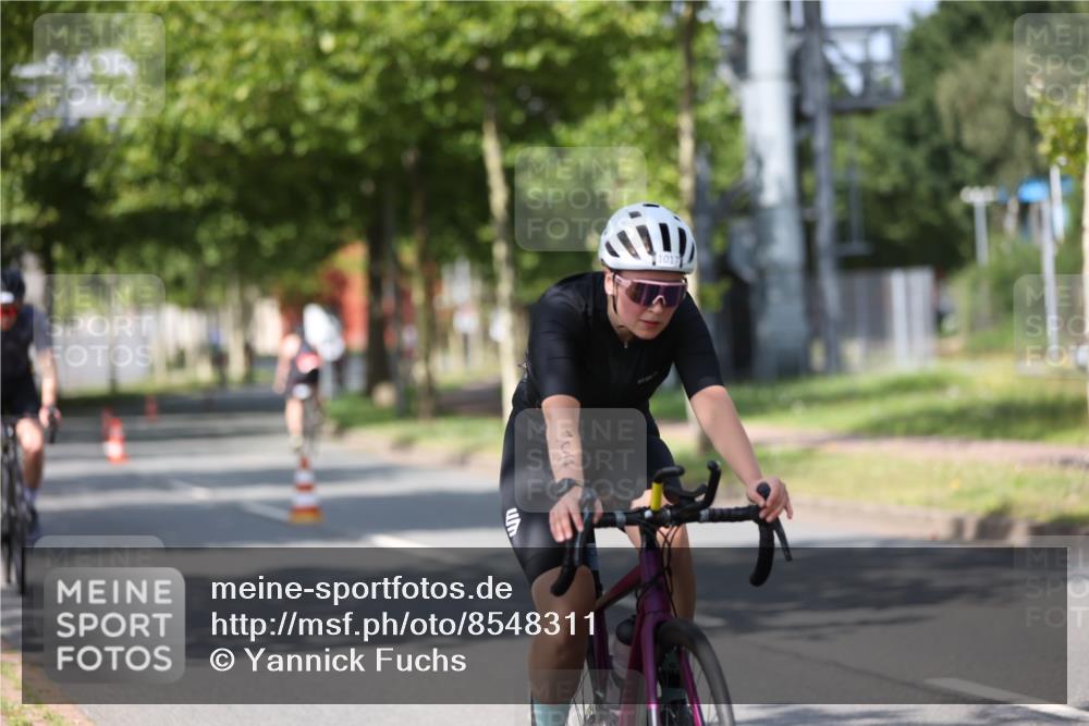 10.08.2025 - GEWOBA Citytriathlon Bremen Yannick Fuchs http://msf.ph/oto/8548311 10.08.2025 12:13:43 Radfahren 552, 568, 612, 621, 649, 664, 733, 770, 776, 823, 863, 916, 1017 meine-sportfotos.de