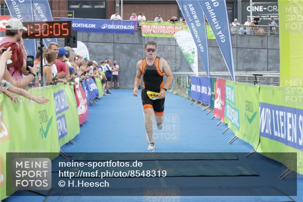 10.08.2025 - GEWOBA Citytriathlon Bremen H.Heesch http://msf.ph/oto/8548319 10.08.2025 11:33:46 Ziel 353, 432, 512 meine-sportfotos.de