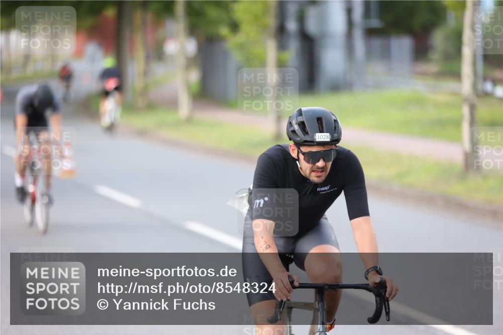 10.08.2025 - GEWOBA Citytriathlon Bremen Yannick Fuchs http://msf.ph/oto/8548324 10.08.2025 13:12:49 Radfahren 575, 582, 789, 895, 902, 1028, 1035 meine-sportfotos.de