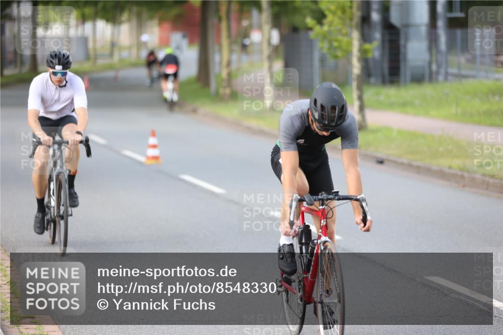 10.08.2025 - GEWOBA Citytriathlon Bremen Yannick Fuchs http://msf.ph/oto/8548330 10.08.2025 13:12:50 Radfahren 575, 582, 895, 902, 1028, 1035 meine-sportfotos.de