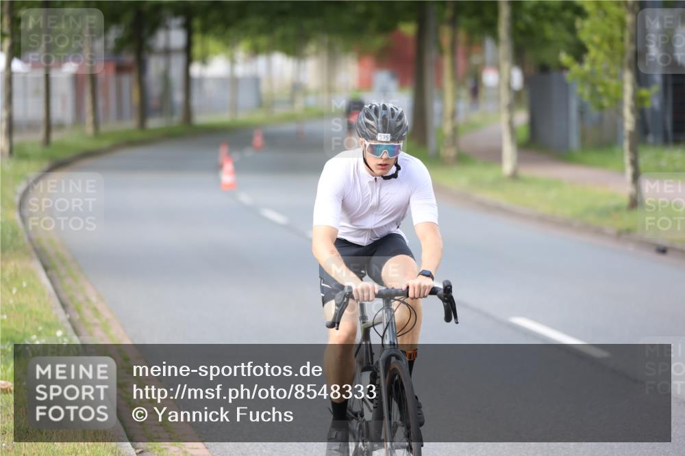 10.08.2025 - GEWOBA Citytriathlon Bremen Yannick Fuchs http://msf.ph/oto/8548333 10.08.2025 13:12:51 Radfahren 575, 582, 895, 902, 1028, 1035 meine-sportfotos.de