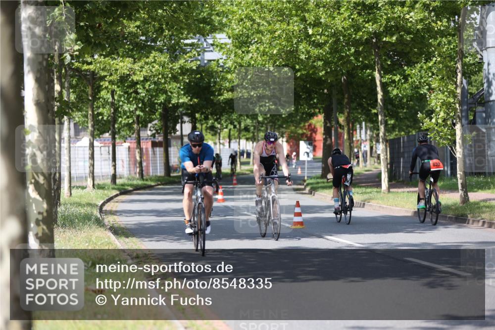 10.08.2025 - GEWOBA Citytriathlon Bremen Yannick Fuchs http://msf.ph/oto/8548335 10.08.2025 12:13:46 Radfahren 552, 568, 590, 612, 621, 649, 664, 733, 770, 776, 823, 863, 916, 1017 meine-sportfotos.de