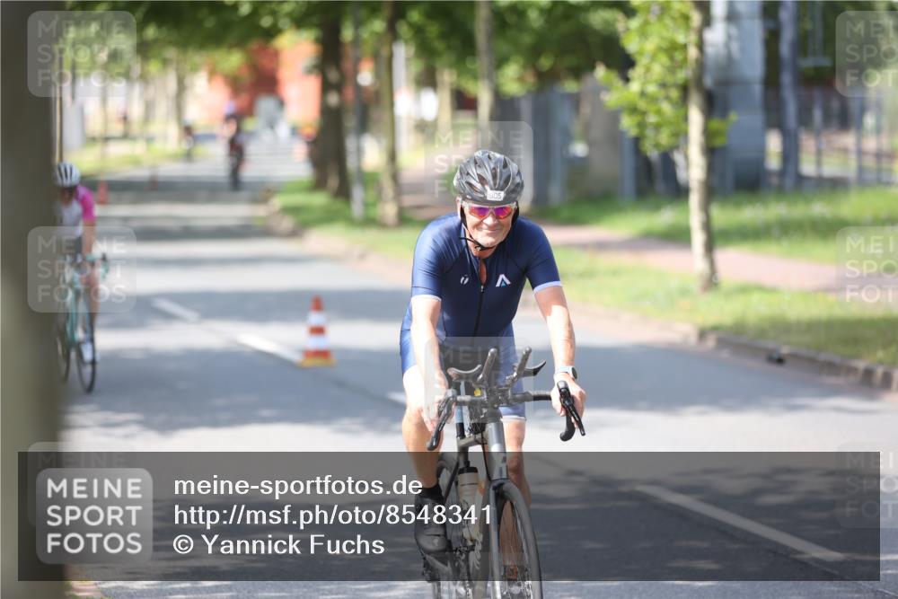 10.08.2025 - GEWOBA Citytriathlon Bremen Yannick Fuchs http://msf.ph/oto/8548341 10.08.2025 13:13:33 Radfahren 742, 781, 790, 905, 982, 1015, 1029, 1039 meine-sportfotos.de