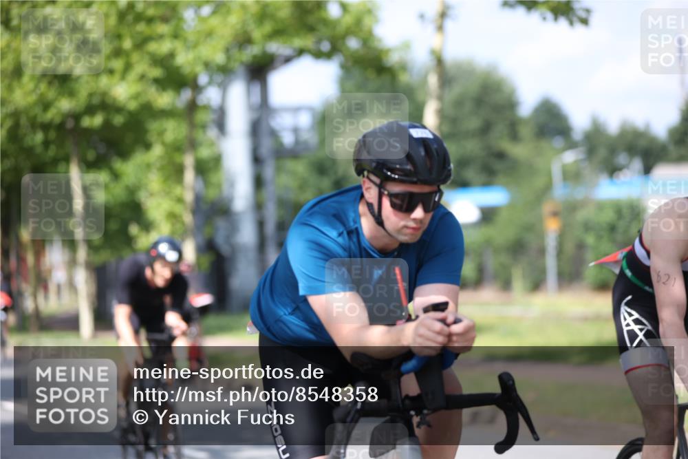 10.08.2025 - GEWOBA Citytriathlon Bremen Yannick Fuchs http://msf.ph/oto/8548358 10.08.2025 12:13:47 Radfahren 552, 568, 590, 612, 621, 649, 664, 733, 770, 776, 823, 863, 916, 1017 meine-sportfotos.de