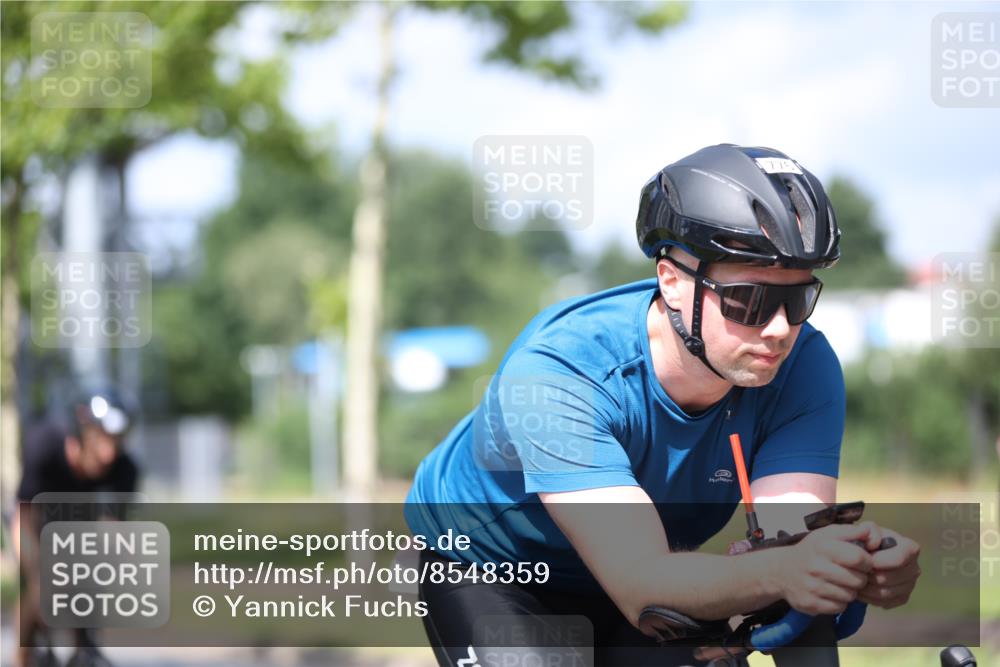 10.08.2025 - GEWOBA Citytriathlon Bremen Yannick Fuchs http://msf.ph/oto/8548359 10.08.2025 12:13:48 Radfahren 552, 568, 590, 612, 621, 664, 733, 770, 776, 823, 863, 916, 951, 1017 meine-sportfotos.de
