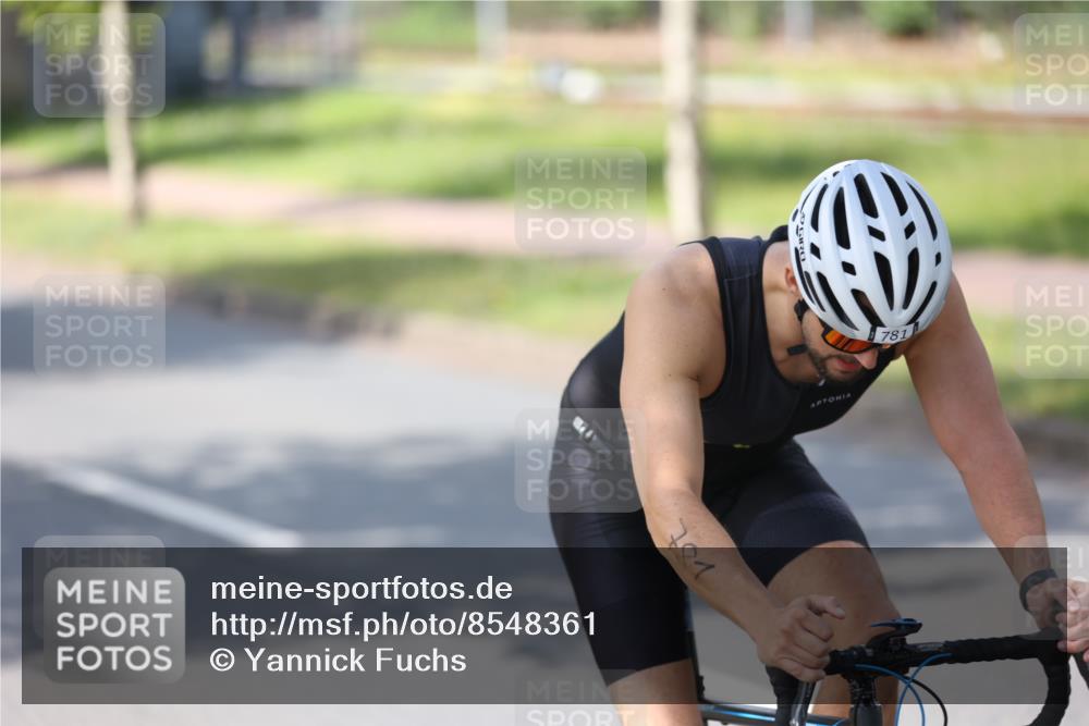 10.08.2025 - GEWOBA Citytriathlon Bremen Yannick Fuchs http://msf.ph/oto/8548361 10.08.2025 13:13:36 Radfahren 742, 781, 784, 790, 905, 982, 1015, 1033, 1039 meine-sportfotos.de